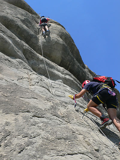 Antes de llegar al puente Nepal� debemos superar este paso a�reo 