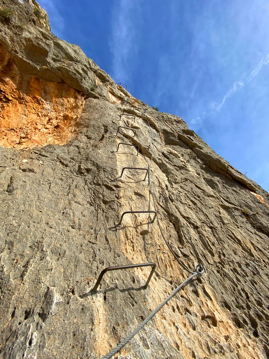 Tramo vertical de la vía ferrata de Tous © Maria Morató