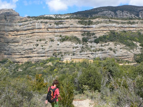 La ermita de San Cosme y San Dami�n al pie de la Pe�a San Cosme 