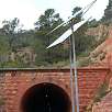 Algunos túneles disponen de luz gracias a la energía solar / Ruta en Bici Vía Verde de la Terra Alta 