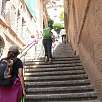 Las escaleras que nos suben a la Plaza del Monasterio de Montserrat / Ruta a pie La Gràcia Montserrat 